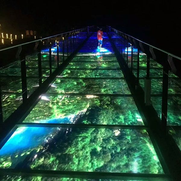 玻璃棧道P3.91戶(hù)外7D5D3D特效LED互動(dòng)地磚屏